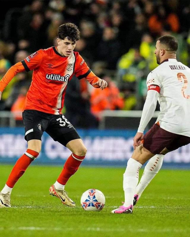 开云体育网址-关于NBA总决赛倒计时，阿斯顿维拉清晨防线松动，细节引发关注，压力陡增，更衣室氛围转暖的信息